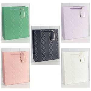 Пакет подарочный с тиснением 892 (микс) 18*23*10