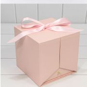 Коробка Куб 18,8*18,8*18,4 «Сюрприз» с атласной лентой Розовый 1/12